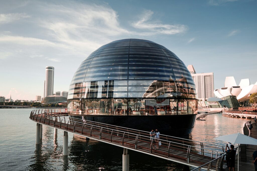 Apple Marina Bay Sands — projektowanie wnętrz komercyjnych — TOP 10 showroomów na świecie